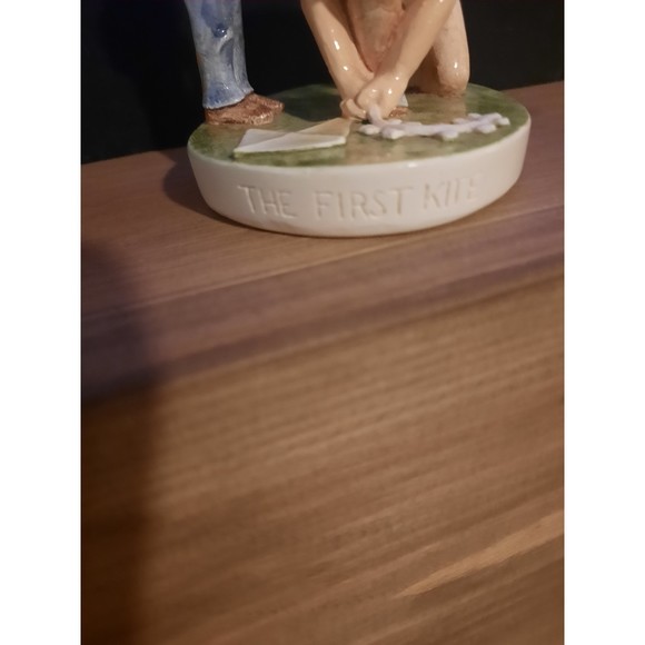 Sebastian Miniatures "First Kite" Signed - Picture 9 of 10